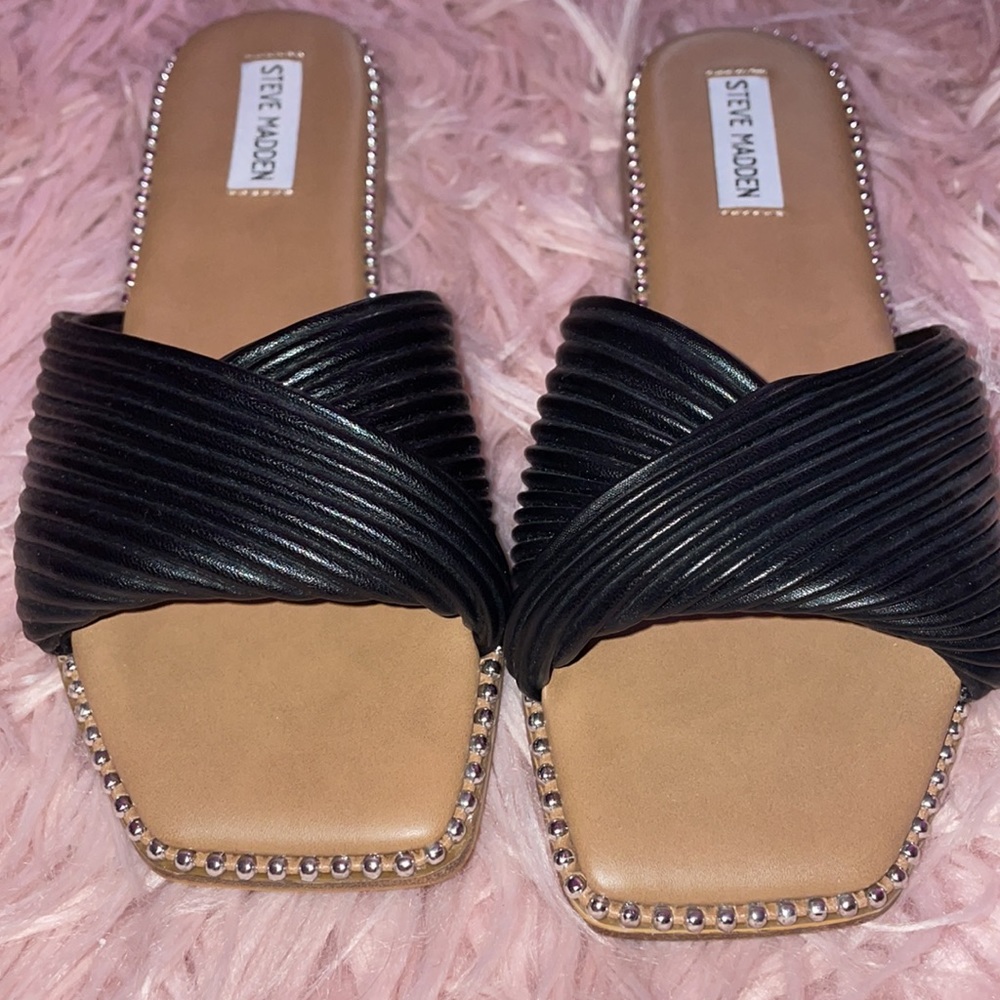 Brand new Steve Madden Ravina slides